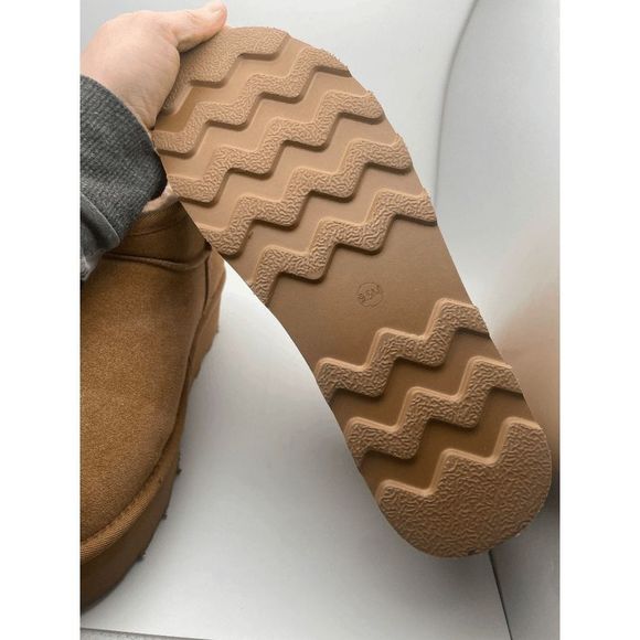 CUSHIONAIRE Women's COZY Genuine Suede pull on platform boot, Chestnut 9.5 - Picture 4 of 6